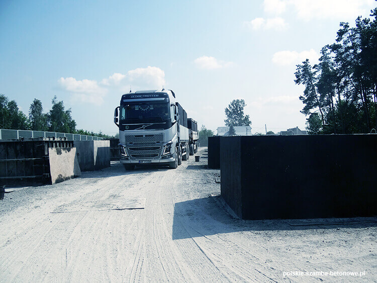 Transport szamb betonowych  w Torzymiu